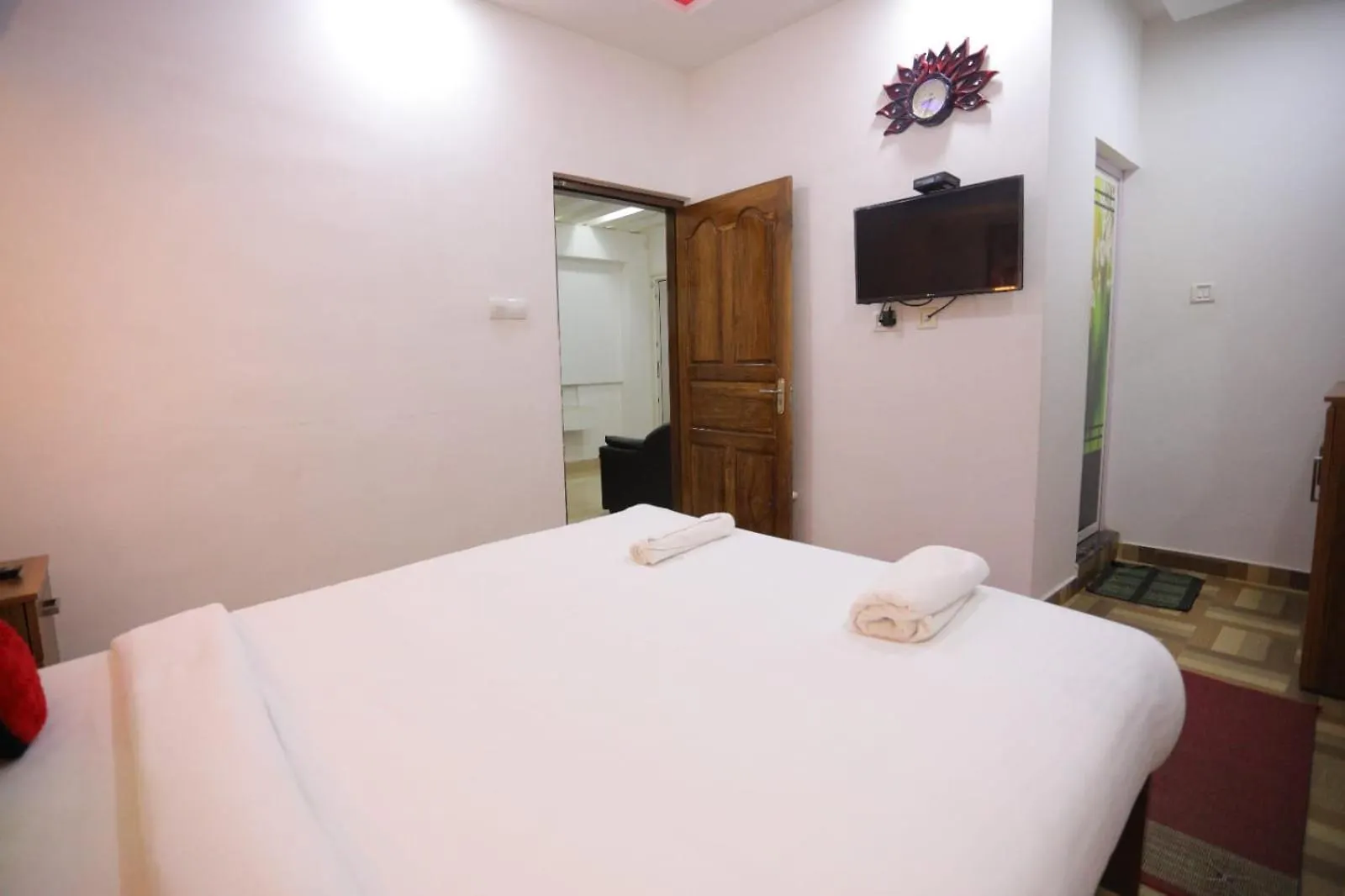 The Svarga Hill View Resort 3*, Munnar