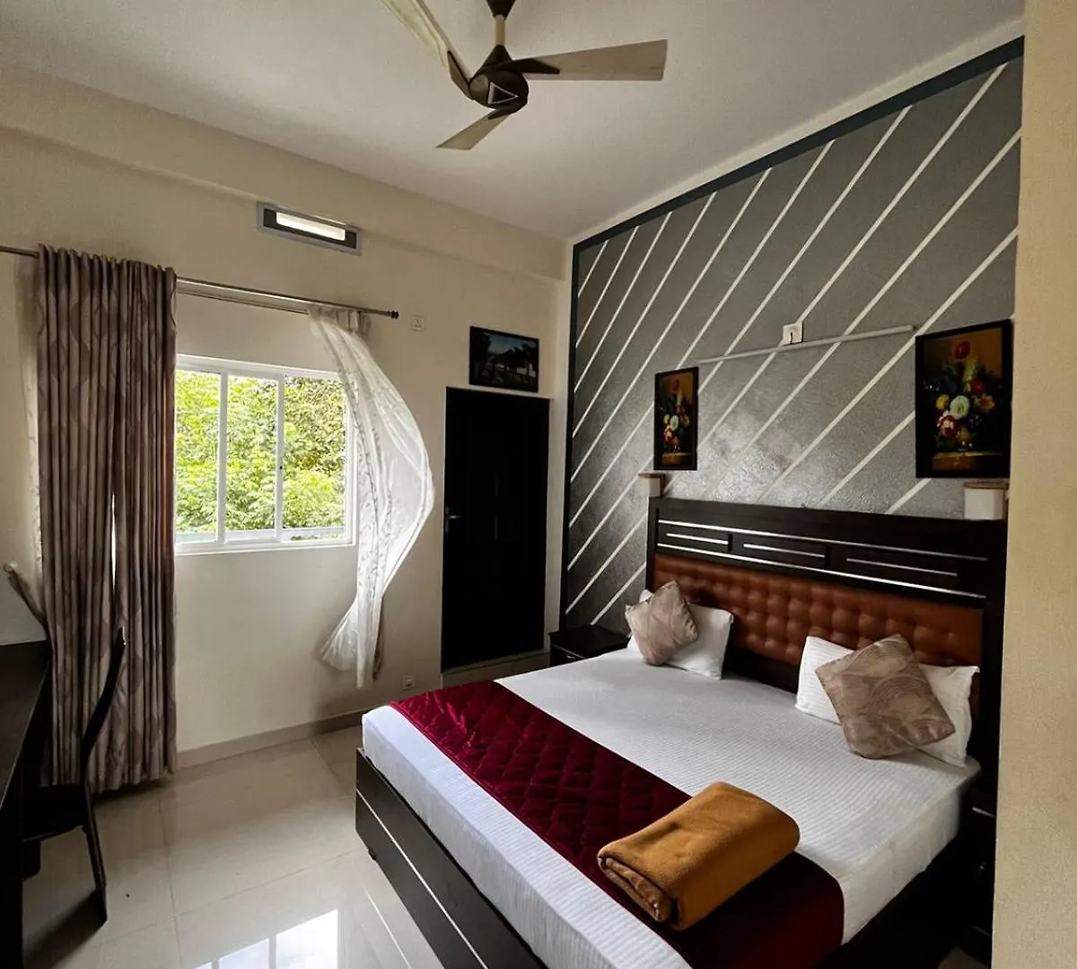 The Svarga Hill View Resort 3*, Munnar