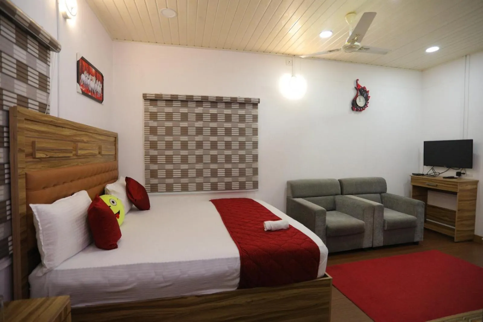 The Svarga Hill View Resort 3*, Munnar